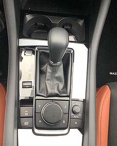 Mazda 3 2.5L e-SKYACTIV G 140ps 6AT FWD Nagisa 2.5L e-SKYACTIV G 140ps