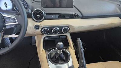 Mazda MX-5 1.5L SKYACTIV-G (132 hp) 6MT RWD Kazari