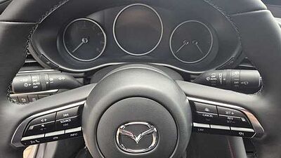Mazda 3 2.5L e-SKYACTIV G 140ps 6MT FWD Homura