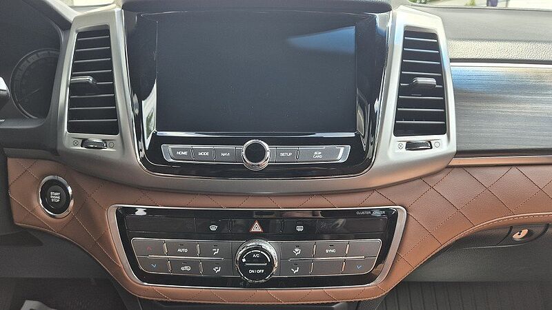 SsangYong Rexton W Sapphire 2.2 D 7 AT 4WD